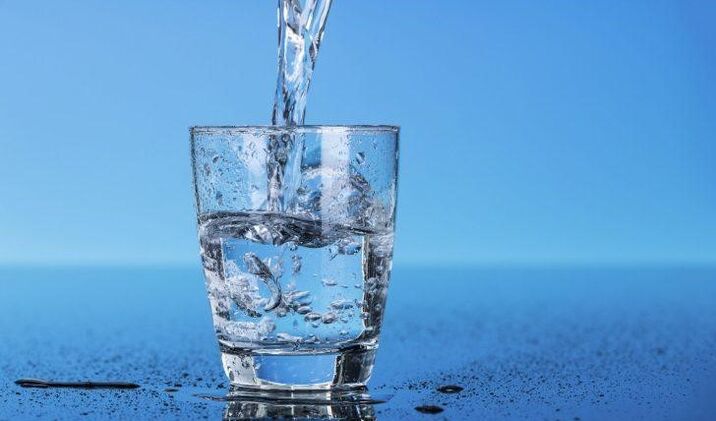 водата е в основата на питейната диета